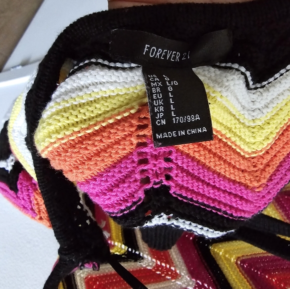 Forever 21 - ZigZag Top - Picture 3 of 4